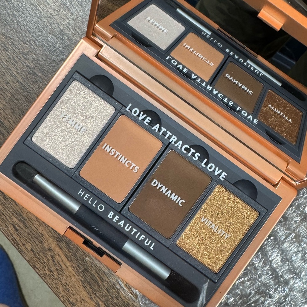 NEW Chella La Vie Neutral Eyeshadow Palette Deluxe